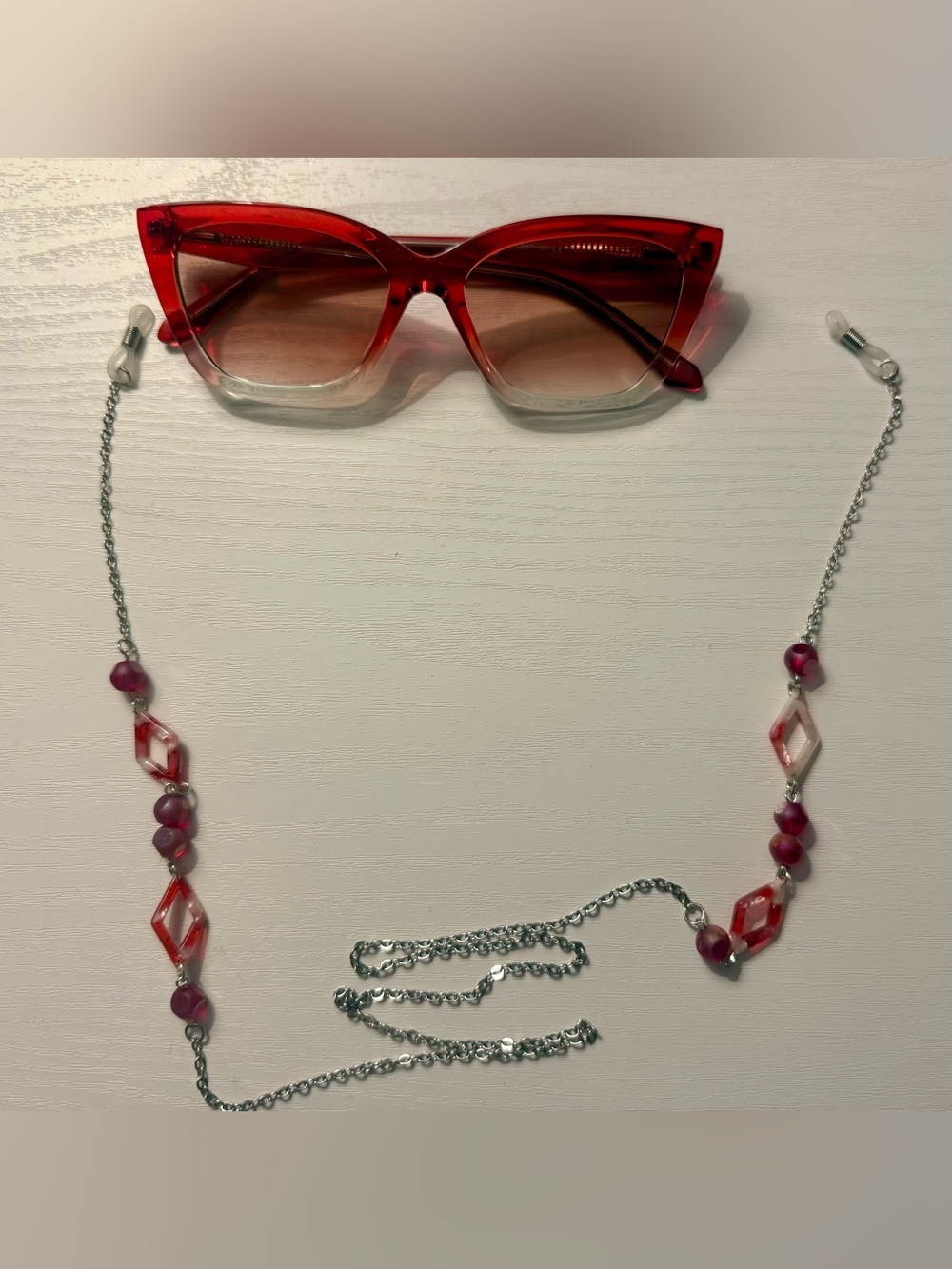 Red Gradient Cat-Eye Sunglasses with Beaded Chain